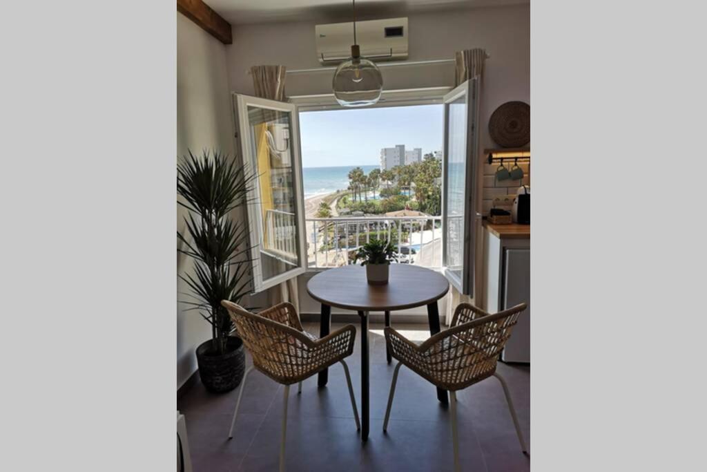 Sitio de Calahonda Beachfront Apartment Near Marbella מראה חיצוני תמונה