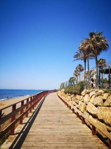 Sitio de Calahonda Beachfront Apartment Near Marbella מראה חיצוני תמונה